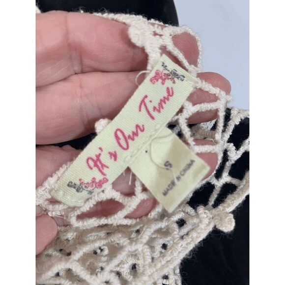 It's Our Time Womens Cream Crochet Flower Shirt Cover Up Small - Picture 2 of 9